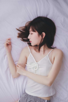 年轻的母亲8在完整的有限公司
